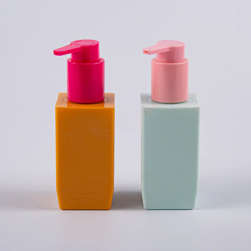 Meerdere kleurenoptie Vierkante vorm 50 ml PETG dikke muurlotionfles met plastic pomp 