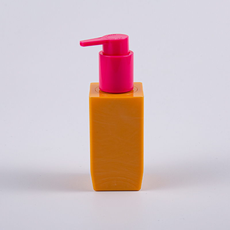 Meerdere kleurenoptie Vierkante vorm 50 ml PETG dikke muurlotionfles met plastic pomp 