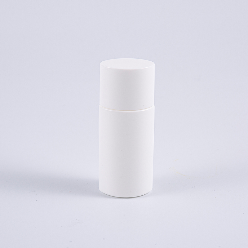 Ovale witte PE-zonnebrandcrèmefles van 15 ml Ovale witte PE-zonnebrandcrèmefles van 15 ml