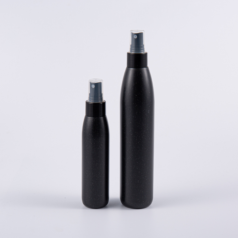 PE-fles van 100 ml en 250 ml – zwart met plastic pompdispenser met parelafwerking