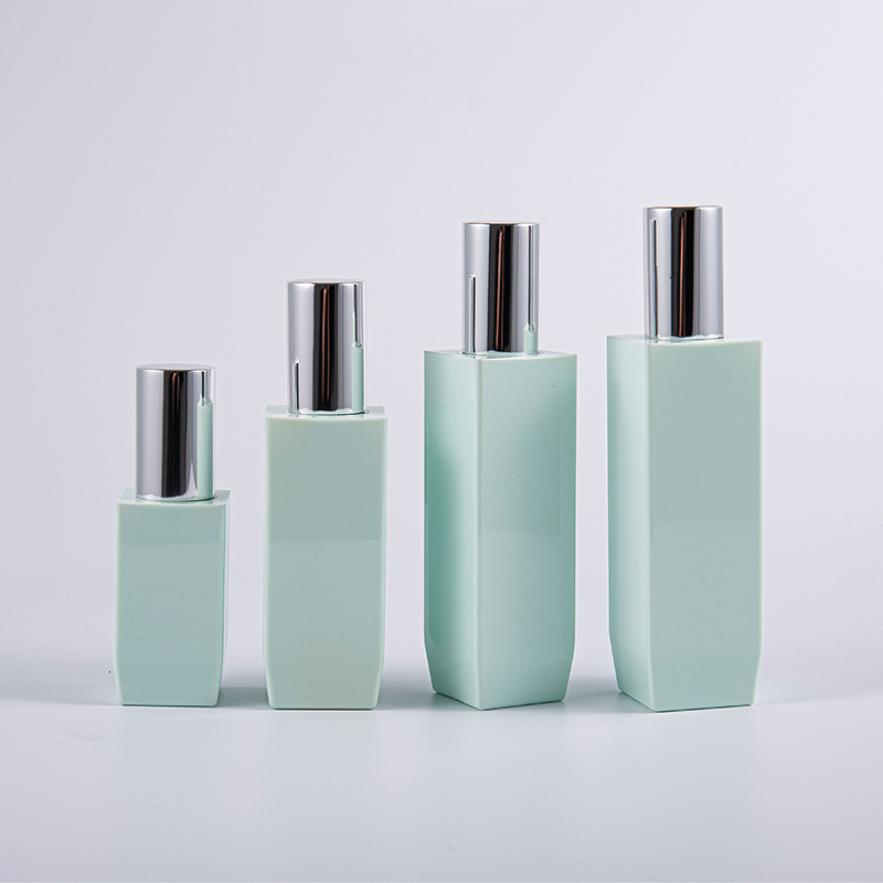 Meerdere kleurenoptie Vierkante vorm 100 ml PETG dikke muurlotionfles met aluminium pompdop Meerdere kleurenoptie Vierkante vorm 100 ml PETG dikke muurlotionfles met aluminium pompdop