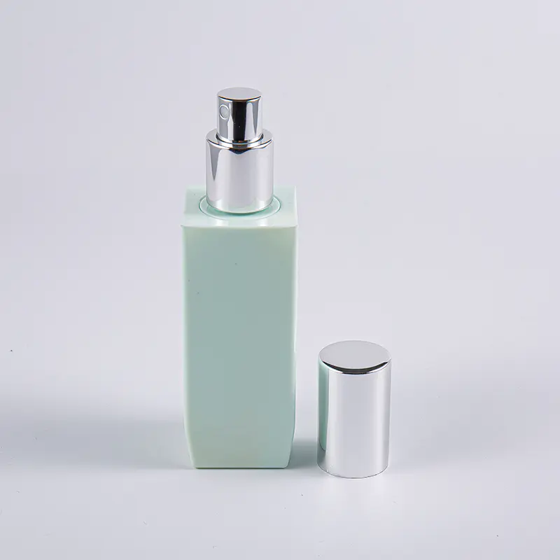 Meerdere kleurenoptie Vierkante vorm 100 ml PETG dikke muurlotionfles met aluminium pompdop 